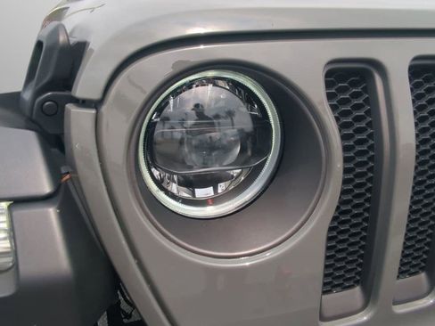 Used 2023 Jeep Wrangler Unlimited Rubicon w/ Steel Bumper Group image 10