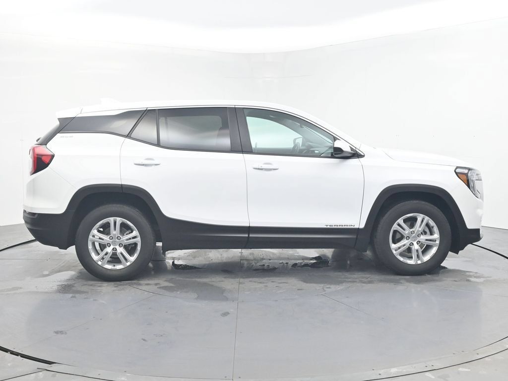 Used 2024 GMC Terrain SLE AWD/4WD image 8