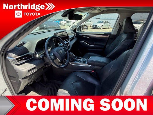 Certified 2021 Toyota Highlander Limited AWD/4WD image 5