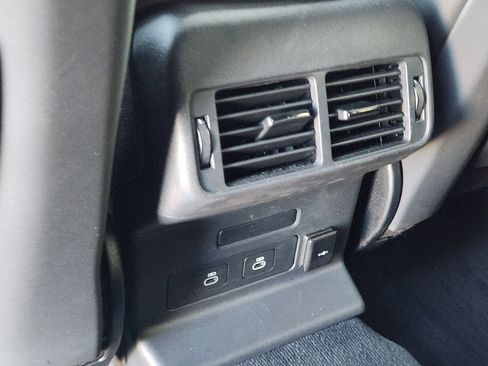 Certified 2026 Land Rover Range Rover Velar Dynamic SE image 32