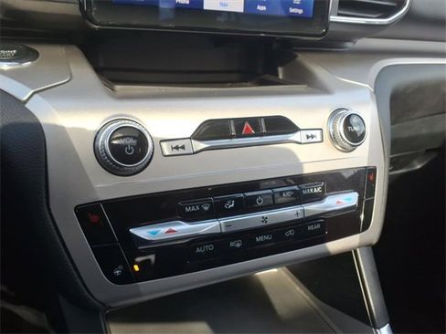 Used 2022 Ford Explorer XLT w/ Equipment Group 202A image 19