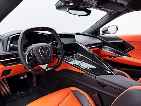 Used 2025 Chevrolet Corvette Z06 RWD image 2