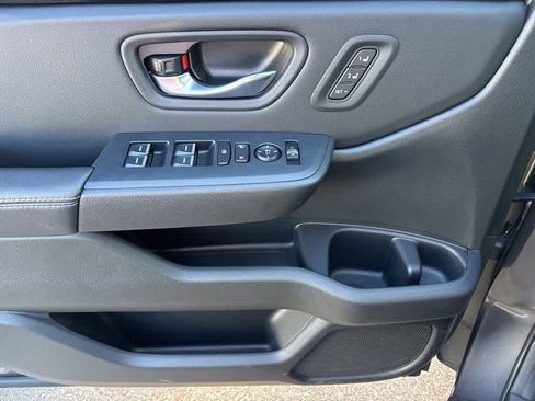 Used 2025 Honda Pilot EX-L image 10