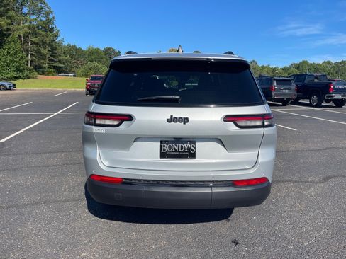 Used 2025 Jeep Grand Cherokee L Altitude RWD image 14