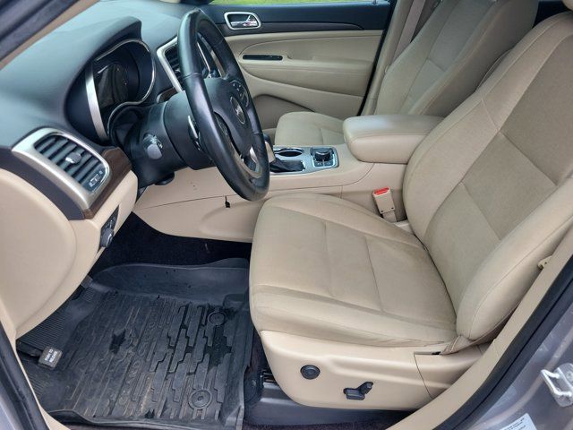 Used 2017 Jeep Grand Cherokee Laredo w/ Quick Order Package 23E AWD/4WD image 12