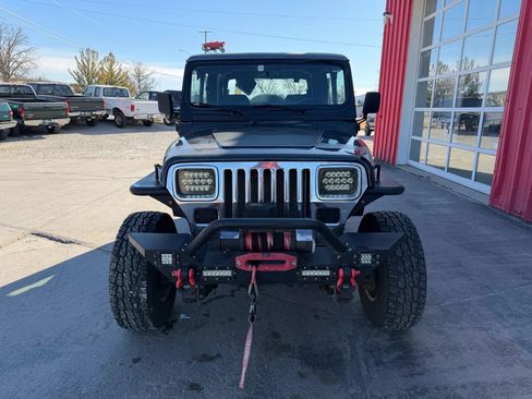 Used 1992 Jeep Wrangler 4WD image 3