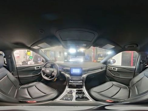 Used 2020 Ford Explorer XLT w/ Equipment Group 202A image 10