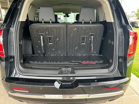 Used 2023 GMC Acadia Denali w/ Denali Technology Package FWD image 11