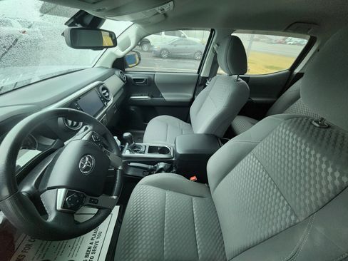 Used 2022 Toyota Tacoma SR5 image 11