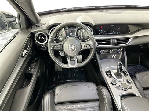 Used 2023 Alfa Romeo Stelvio Veloce image 3
