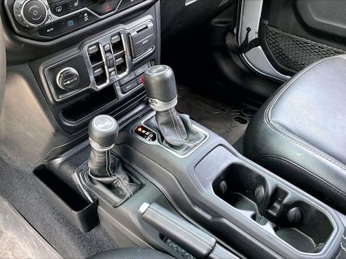 Used 2023 Jeep Wrangler Unlimited Sahara w/ Cold Weather Group AWD/4WD image 31
