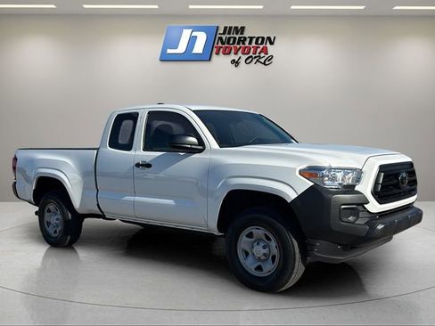 Used 2022 Toyota Tacoma SR image 3