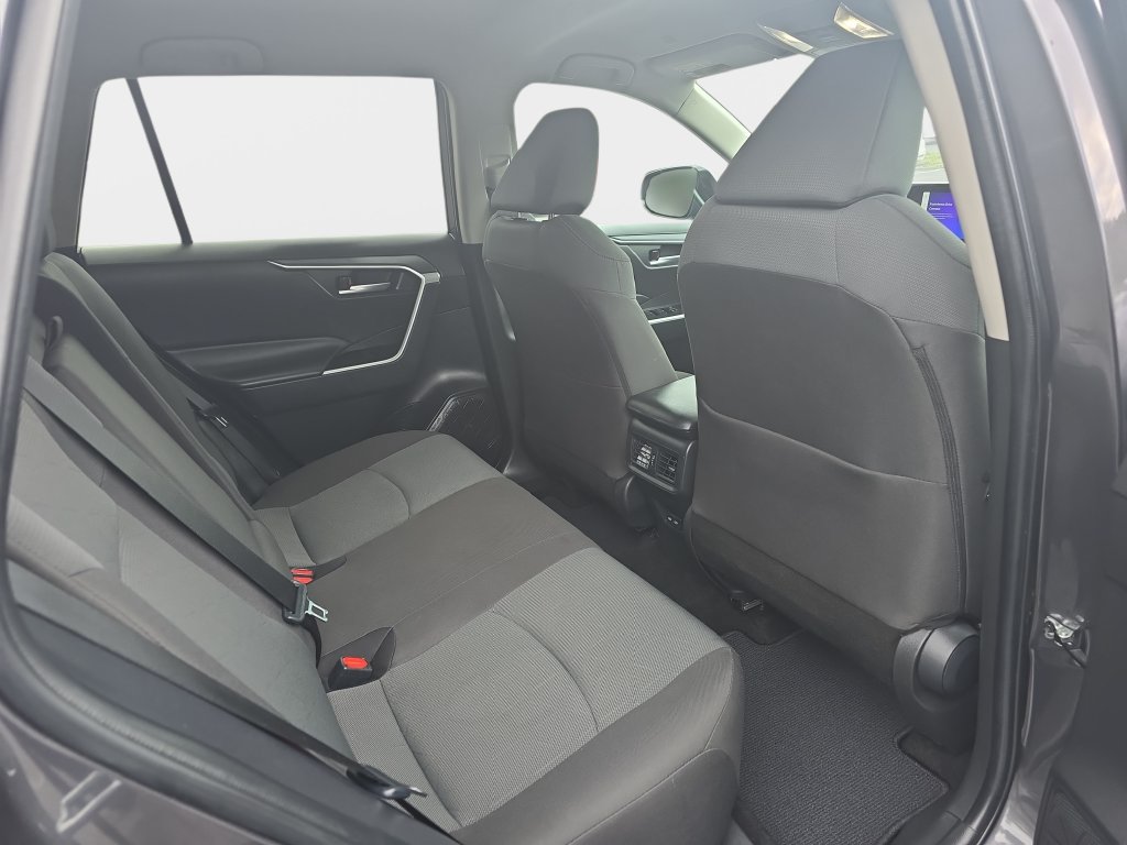 Used 2025 Toyota RAV4 XLE AWD/4WD image 14