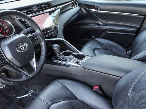 Used 2018 Toyota Camry XSE image 18
