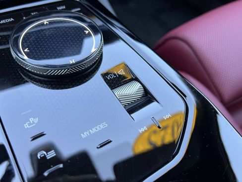 Used 2025 BMW i5 xDrive40 w/ Premium Package image 19