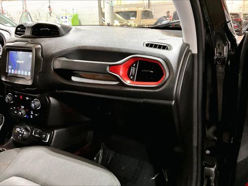 Used 2020 Jeep Renegade Trailhawk image 18