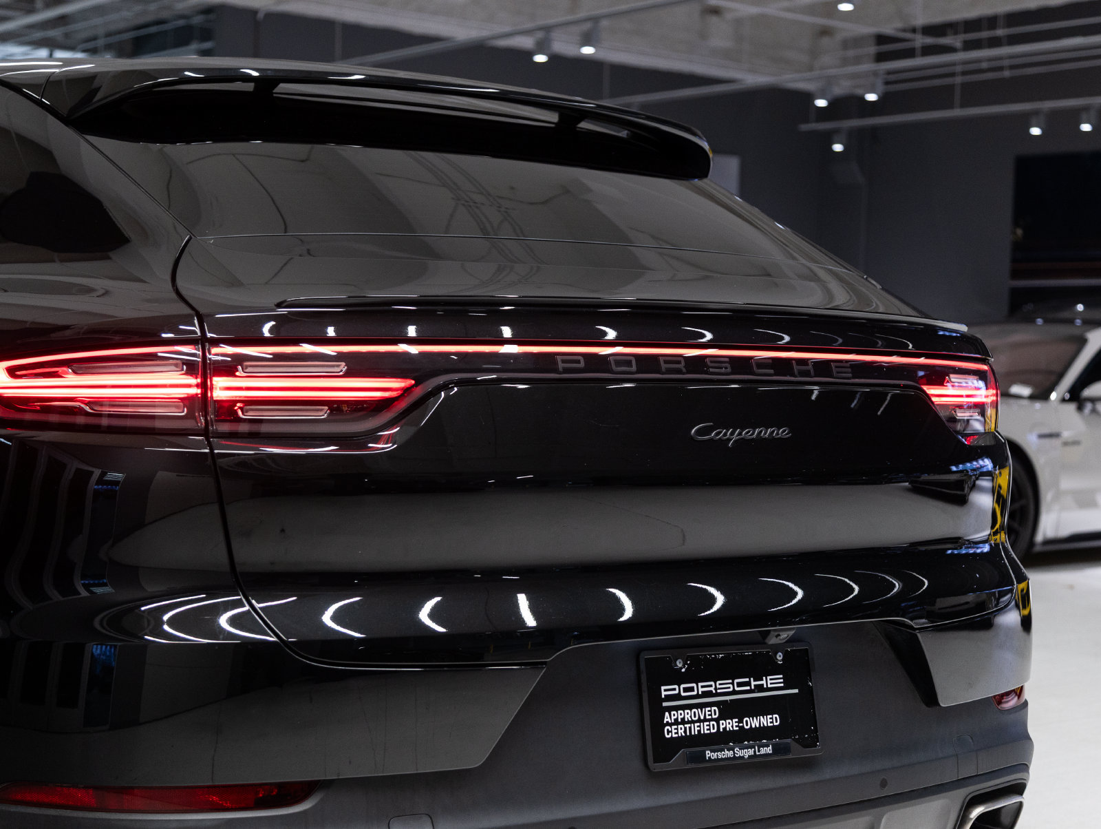 Certified 2023 Porsche Cayenne Coupe AWD/4WD image 32