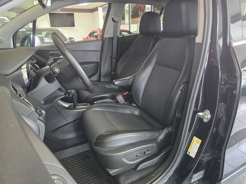 Used 2019 Chevrolet Trax LT w/ LT Convenience Package image 9