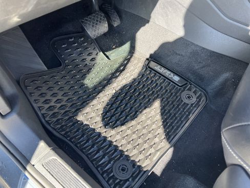 Used 2023 Volkswagen Taos SE w/ Panoramic Sunroof Package image 15