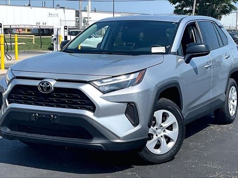 Used 2025 Toyota RAV4 LE AWD/4WD image 8