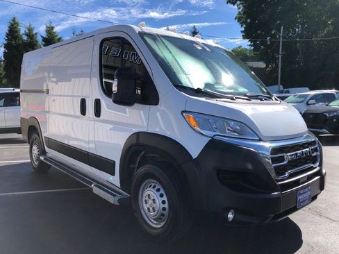 Used 2025 RAM ProMaster 2500 w/ U-Haul Equipment Group FWD image 8