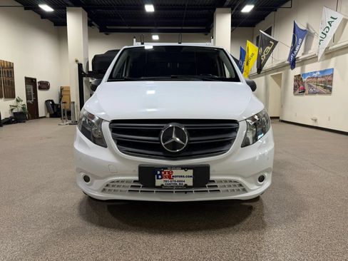 Used 2021 Mercedes-Benz Metris image 2