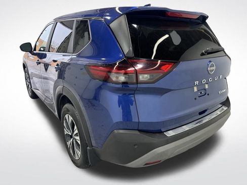 Used 2023 Nissan Rogue SV image 9