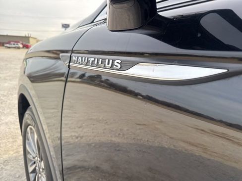 Used 2022 Lincoln Nautilus FWD w/ Premium Package image 9