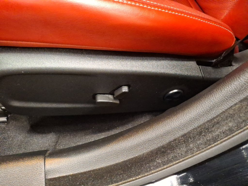Used 2021 Chrysler 300 S w/ S Model Appearance Package RWD image 16