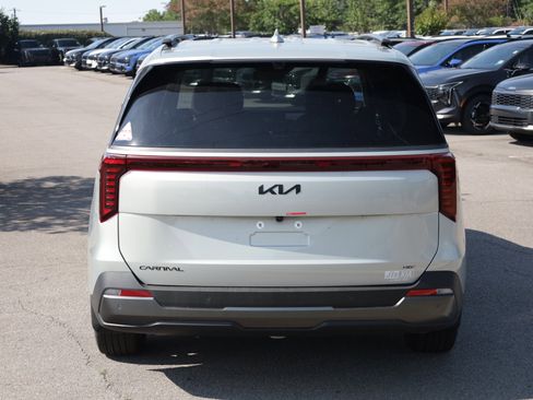 New 2026 Kia Carnival SX Prestige FWD image 4
