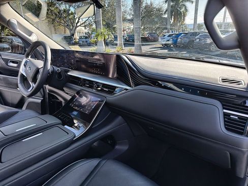 Used 2025 INFINITI QX80 Luxe image 29