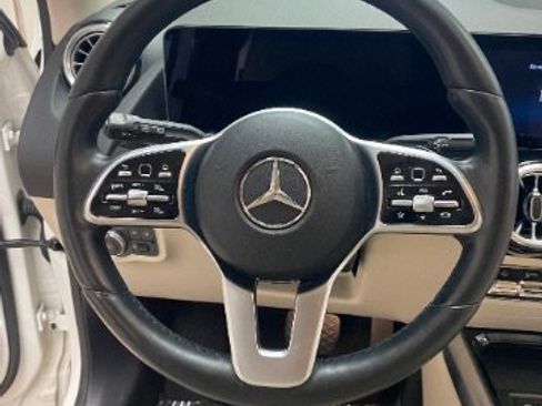 Used 2023 Mercedes-Benz GLA 250 4MATIC w/ Premium Package image 14