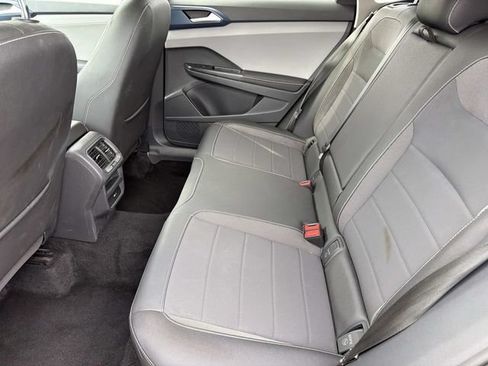 Used 2024 Volkswagen Taos SE FWD image 19