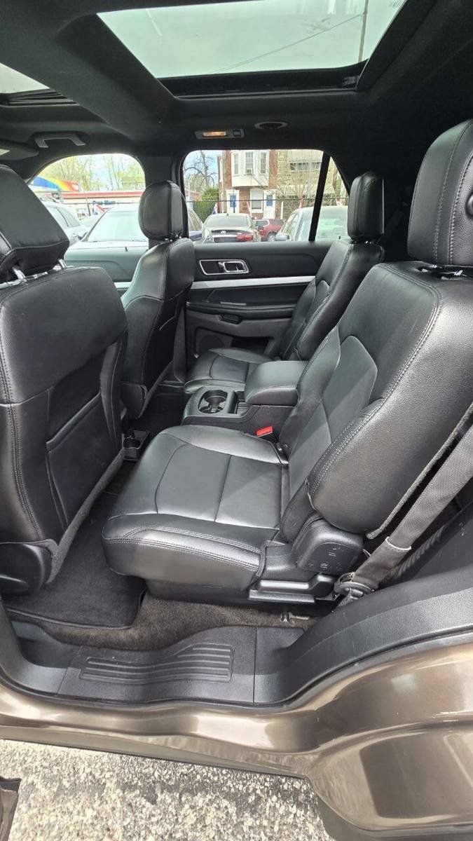 Used 2016 Ford Explorer XLT w/ Equipment Group 202A AWD/4WD image 11