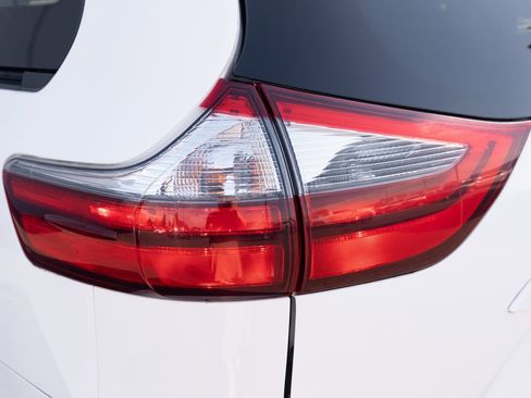 Used 2020 Toyota Sienna LE image 27