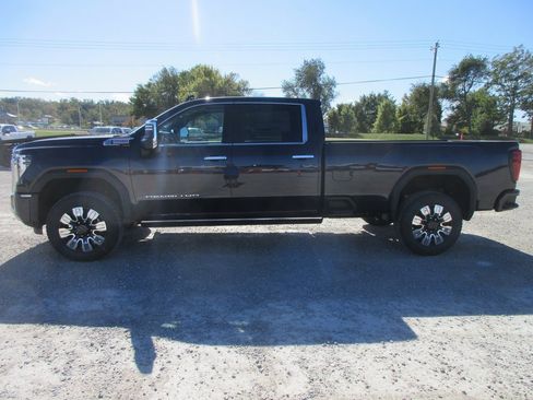 New 2026 GMC Sierra 3500 Denali w/ Denali Reserve Package image 10