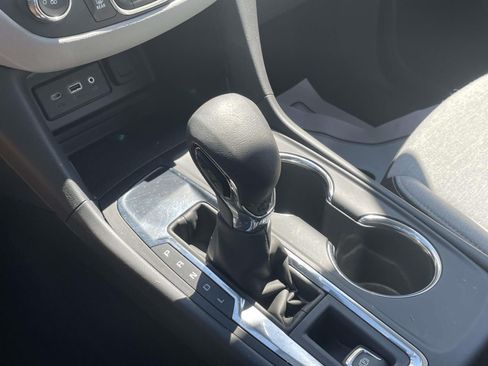 Used 2024 Chevrolet Equinox LS FWD image 30