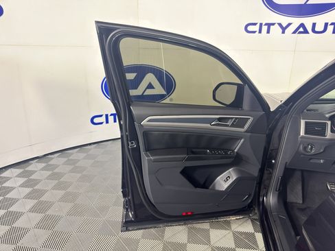 Used 2020 Volkswagen Atlas Cross Sport SE w/ Towing Package AWD/4WD image 14