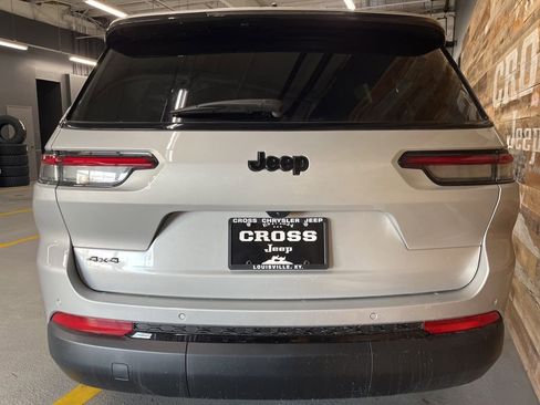 New 2025 Jeep Grand Cherokee L Altitude image 24