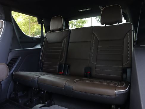 Used 2026 GMC Yukon Denali Ultimate w/ LPO, Floor Liner Package AWD/4WD image 11