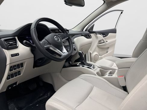 Used 2022 Nissan Rogue Sport SL w/ Premium Package FWD image 12