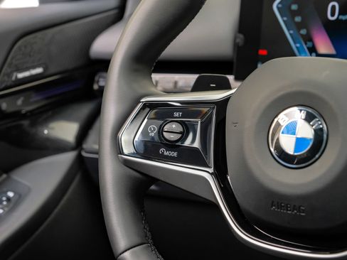 Used 2025 BMW 530i RWD image 21