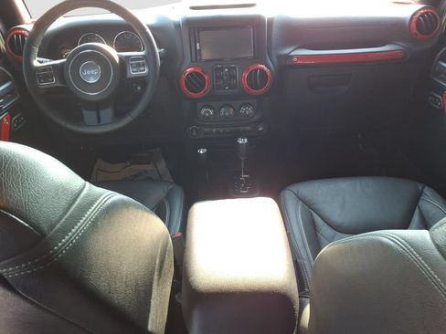 Used 2017 Jeep Wrangler Unlimited Rubicon w/ Connectivity Group AWD/4WD image 16