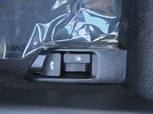 Used 2025 Toyota Corolla LE w/ Convenience Package image 29