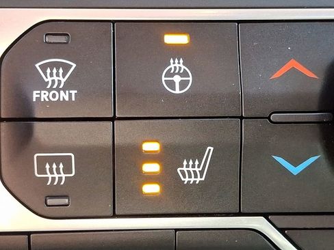 Used 2025 Jeep Wrangler Unlimited Sahara image 24