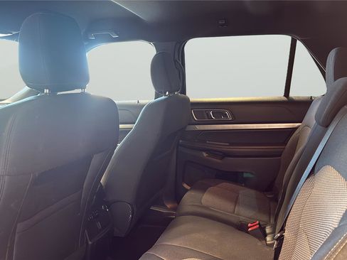 Certified 2018 Ford Explorer XLT w/ Equipment Group 201A AWD/4WD image 18