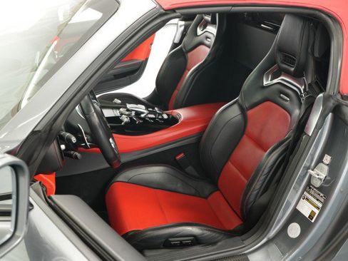 Used 2018 Mercedes-Benz AMG GT Roadster image 36