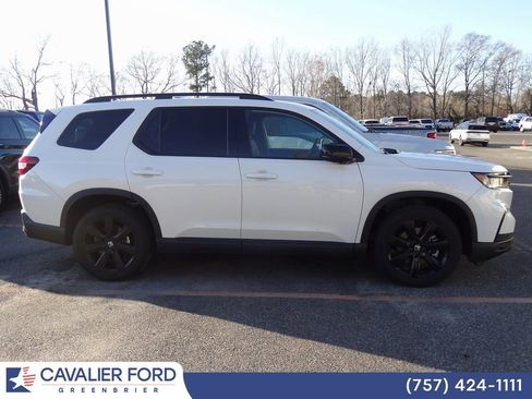 Used 2025 Honda Pilot Black Edition image 3