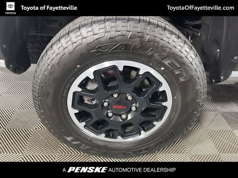 Certified 2025 Toyota Tacoma TRD Off-Road AWD/4WD image 14