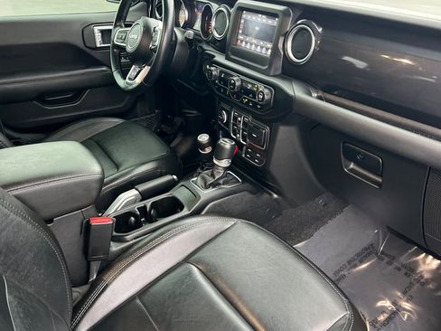 Used 2021 Jeep Wrangler Unlimited Sahara AWD/4WD image 16